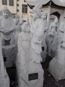 人物雕塑众多，24孝体现中国的传统文化